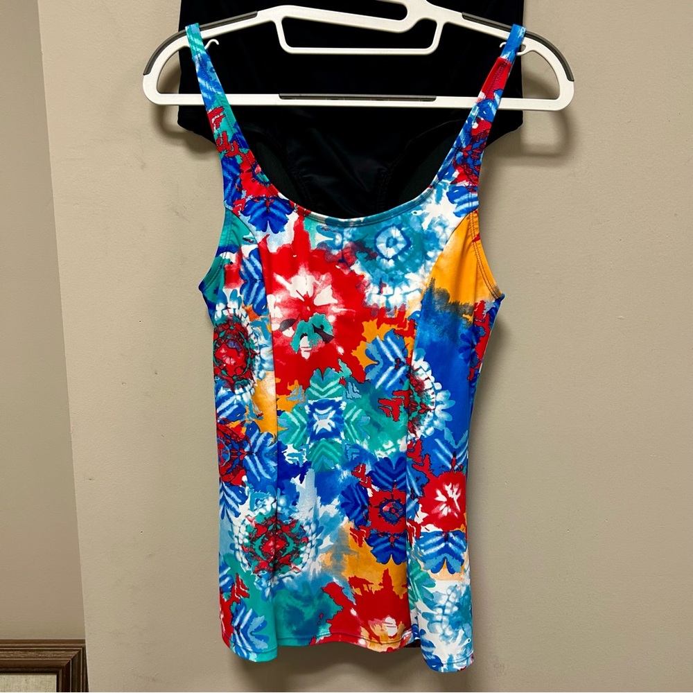 Island Pearls Tankini Sz 8 NWT Red Blue Green & Black Watercolor Print